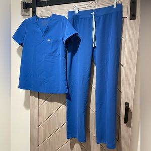 Figs brand scrubs. Blue Livingston pants size med tall. Catarina top size small